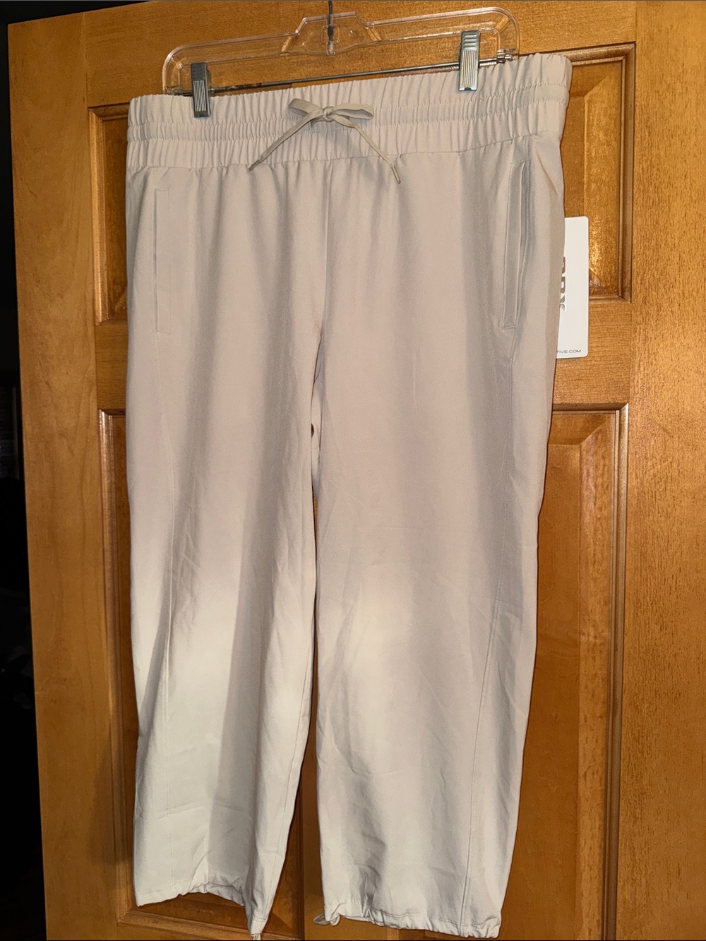 NWT RBX Women’s Cream Capris with Drawstring Waist - Large